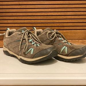 Columbia hiking tennis shoes (techlite) size 9.5